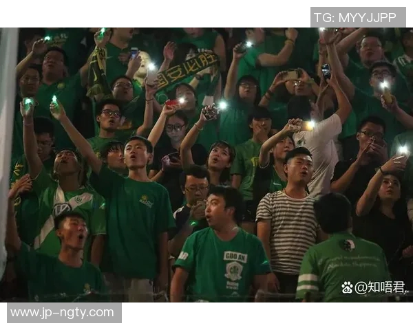 邻水足球赛激情四溢球迷齐聚共庆足球盛宴展现青春活力与团队精神